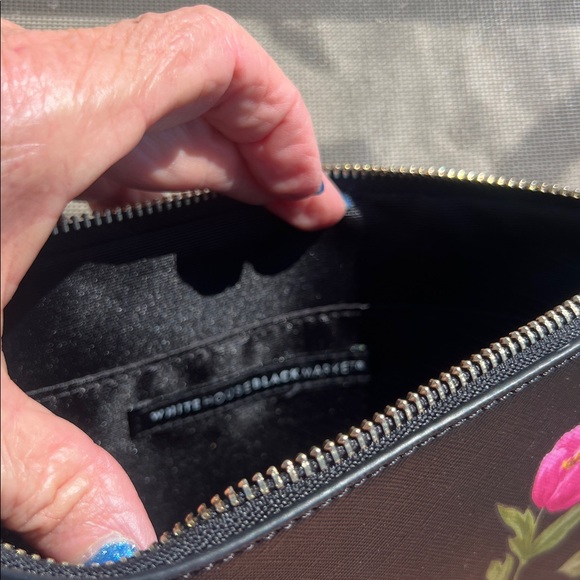 White House, Black market wristlet - Picture 6 of 7